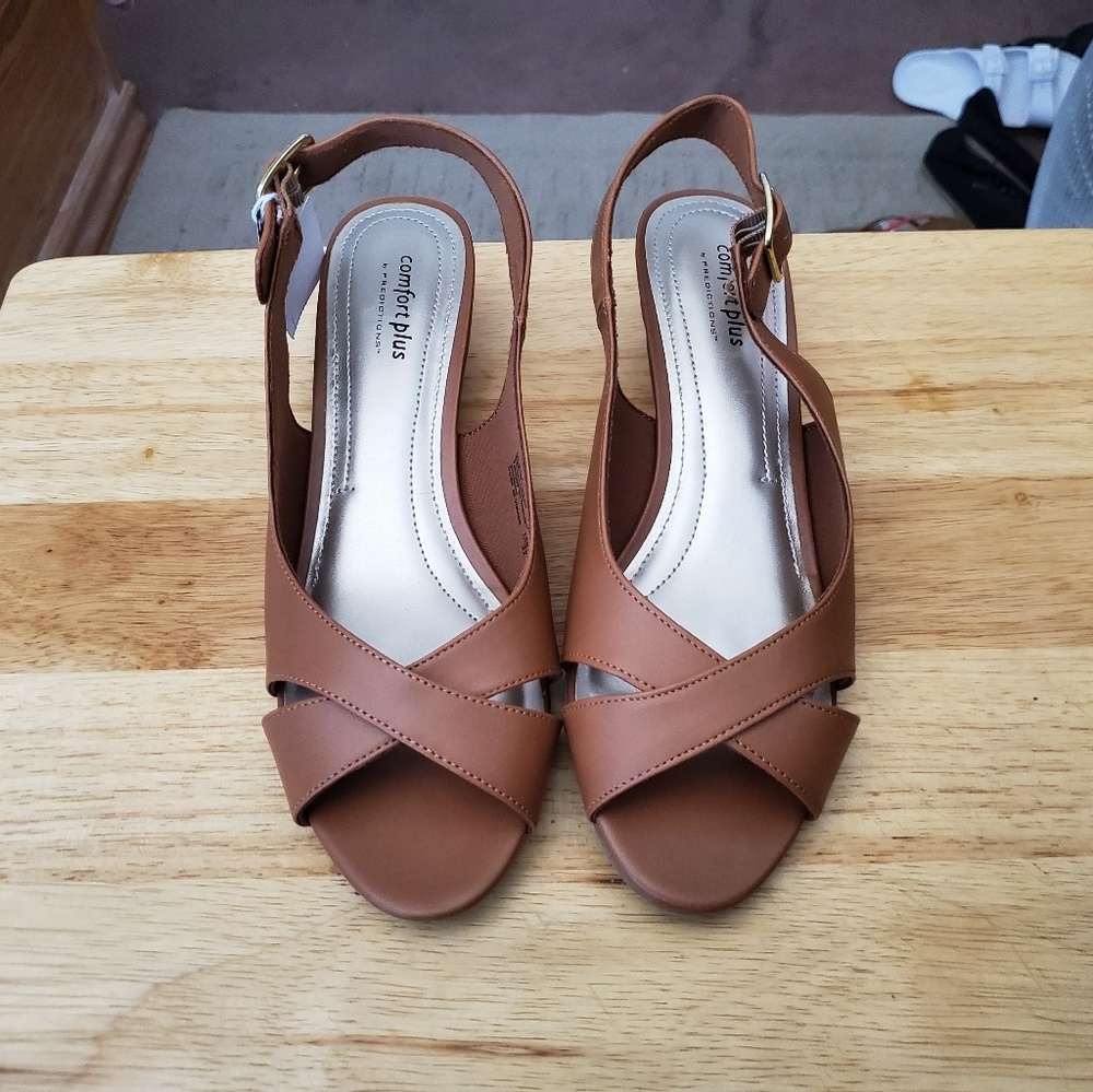 Tan Sandles